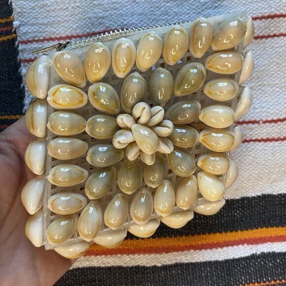 Vintage Cowrie Seashell Coin Purse. Handcrafted. No Chips. Boho. - Picture 4 of 5